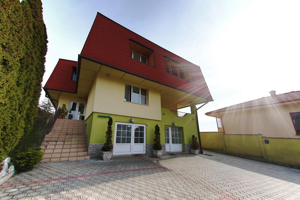 نيترا Penzion Tofi المظهر الخارجي الصورة
